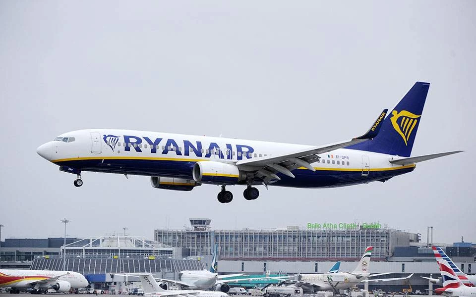 Αναγκαστική προσγείωση αεροσκάφους στη Γερμανία – Στο νοσοκομείο 33 επιβάτες